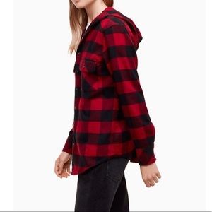 Aritzia | TNA | Boyfriend fit buffalo hooded button up flannel in red